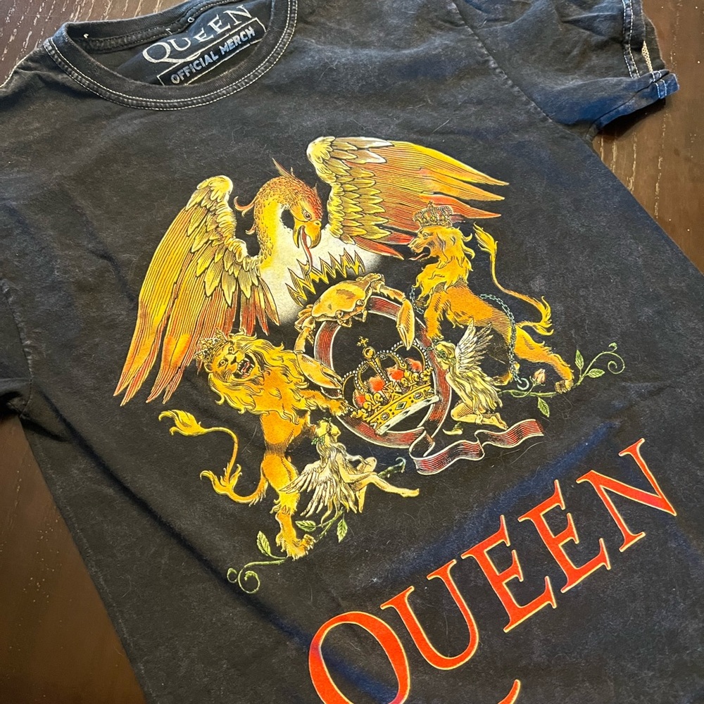 T shirt Queen Official Merch brand